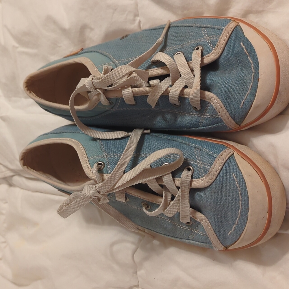 Casual sneakers